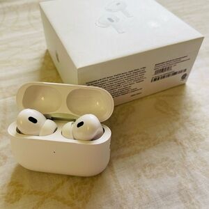 Wireless earbuds